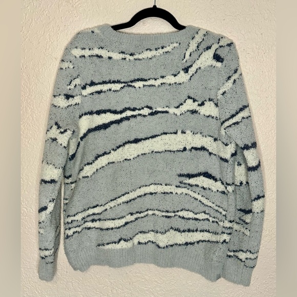 Barefoot Dreams CozyChic Seaside Crew-Neck Pullover Sweater Ocean Zebra - Picture 3 of 5